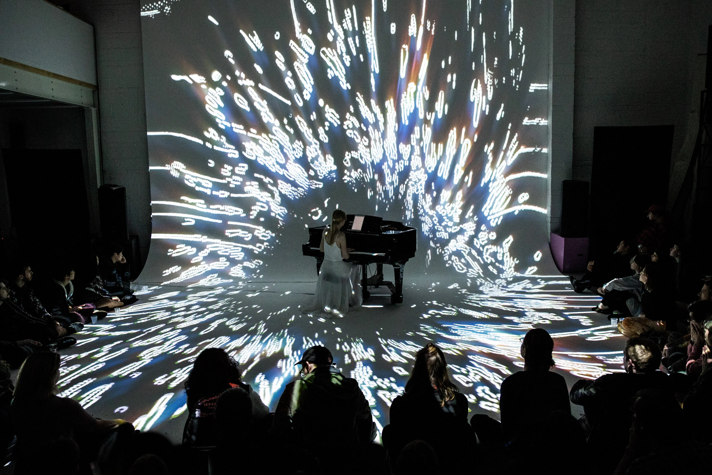 18.11.09_KellyMoran_DG-projections_PhotoStudio_c-2.jpg