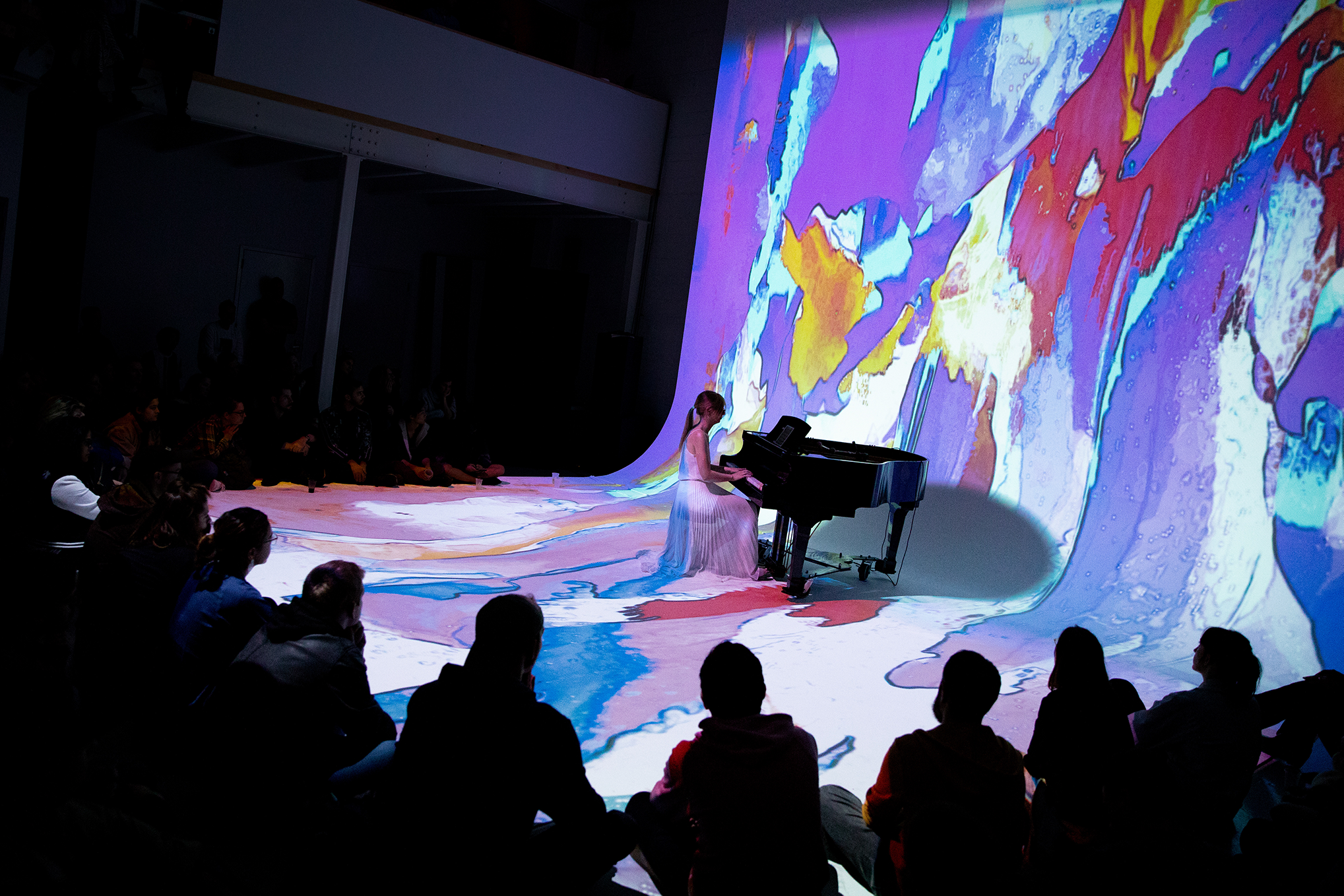 18.11.09_KellyMoran_DG-projections_PhotoStudio_c.png